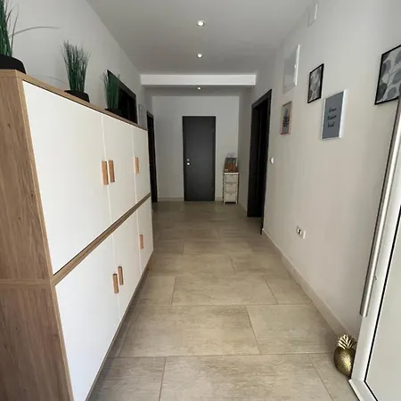 Dom Lovrenko アパート