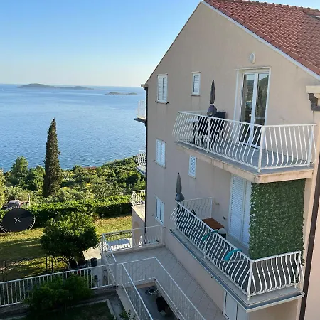 アパート Dom Lovrenko ムリニ