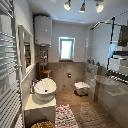 Dom Lovrenko アパート ムリニ