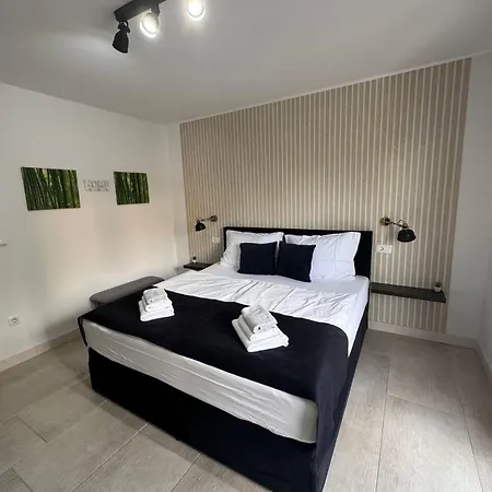 アパート Dom Lovrenko *