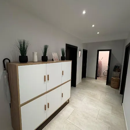 アパート Dom Lovrenko