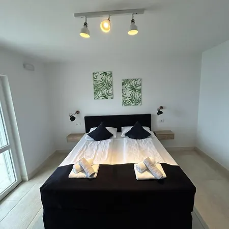 公寓 Dom Lovrenko 米利尼