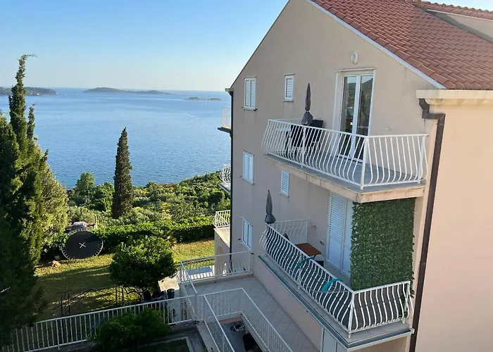 公寓 Dom Lovrenko 米利尼