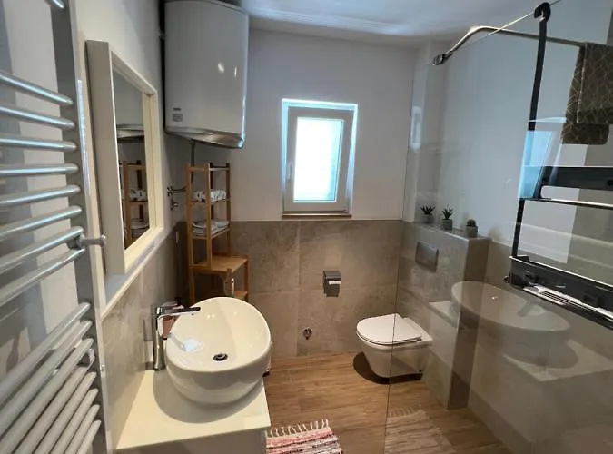 Dom Lovrenko 公寓 米利尼