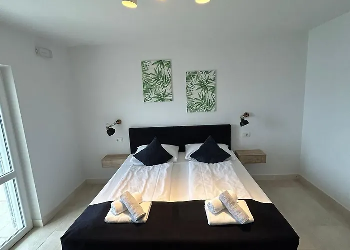 公寓 Dom Lovrenko 米利尼