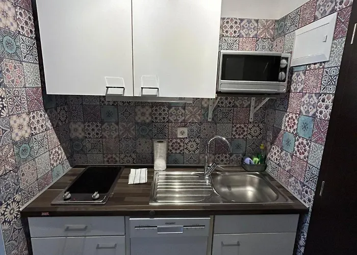 Dom Lovrenko 公寓 米利尼